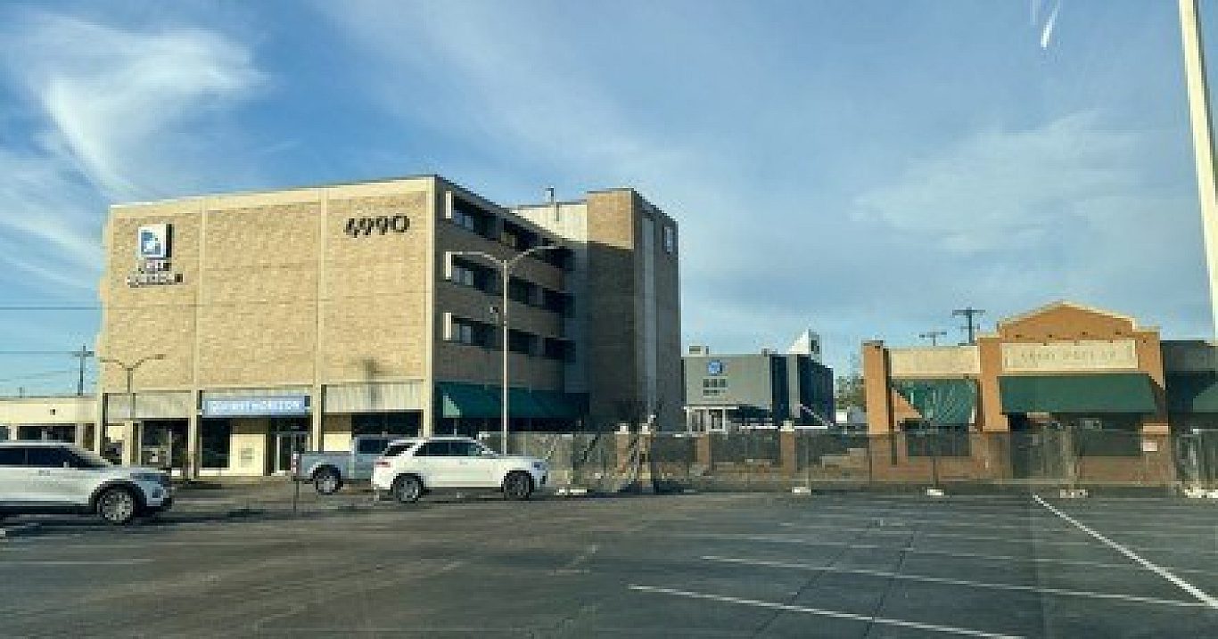 The First Horizon Bank building in East Memphis which is located beside the former Houstons restaurant was sold Sophia Surrett The Daily Memphian